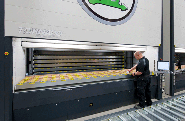 Automatisk lagerløsning til små lastbærere som kasser, karton og småvarer